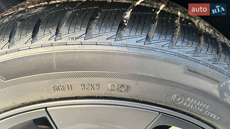 Седан Tesla Model 3 2024 в Стрые