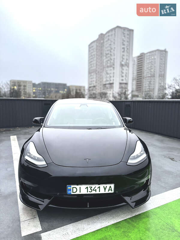 Седан Tesla Model 3 2018 в Ірпені