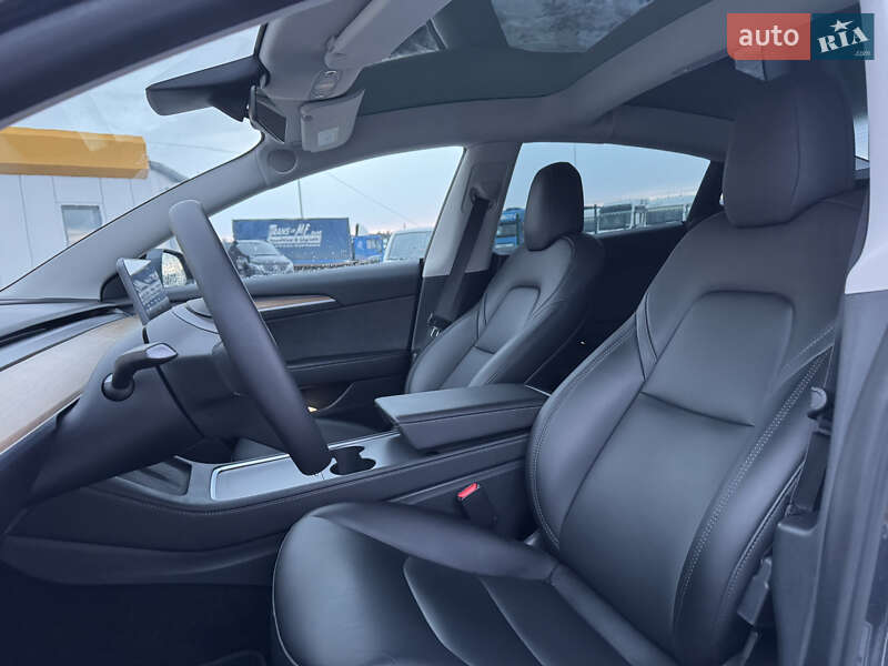 Седан Tesla Model 3 2021 в Луцке