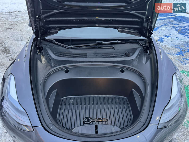 Седан Tesla Model 3 2021 в Луцке