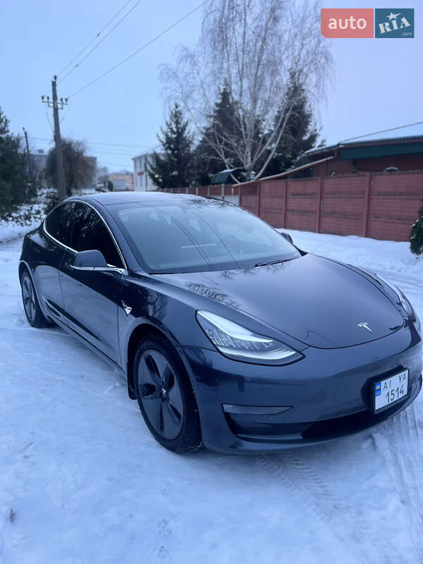 Седан Tesla Model 3 2018 в Броварах
