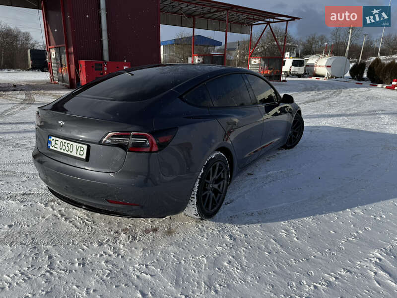Седан Tesla Model 3 2022 в Чернівцях
