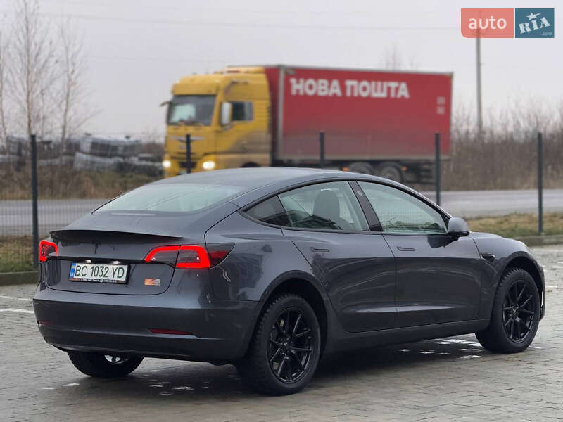 Седан Tesla Model 3 2023 в Львове