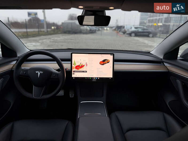 Седан Tesla Model 3 2023 в Львове