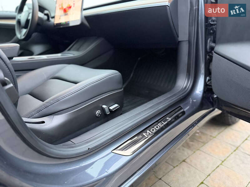 Седан Tesla Model 3 2023 в Львове