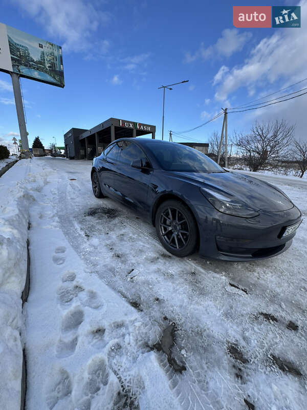Седан Tesla Model 3 2022 в Львові