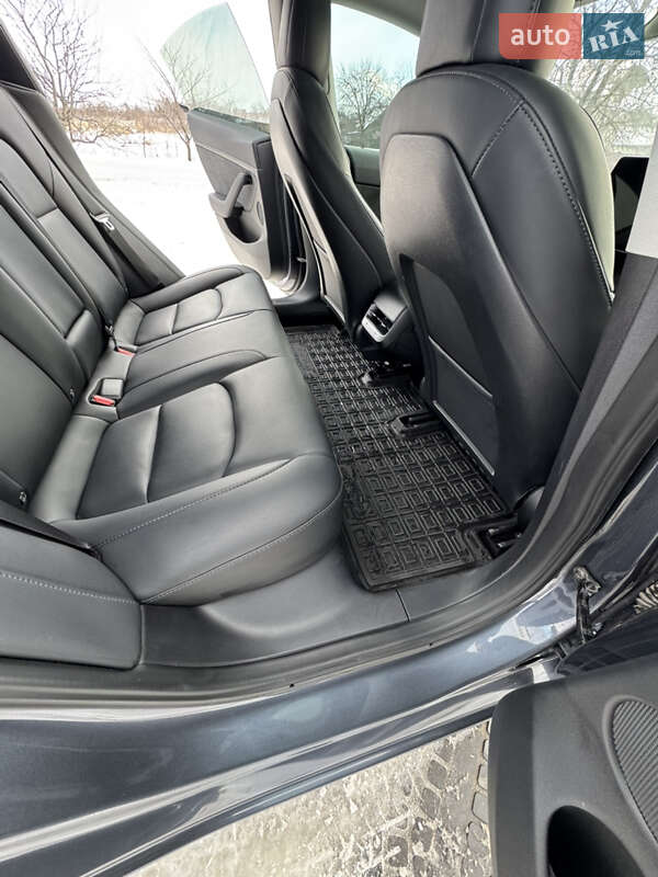 Седан Tesla Model 3 2022 в Львові