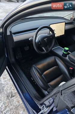 Седан Tesla Model 3 2021 в Чернівцях
