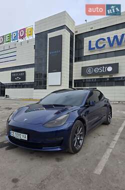 Седан Tesla Model 3 2021 в Чернівцях