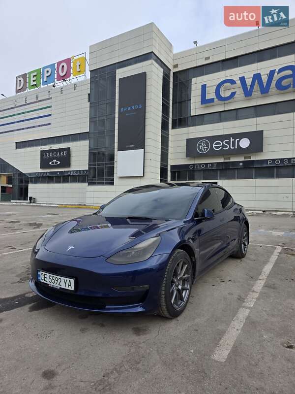 Седан Tesla Model 3 2021 в Черновцах