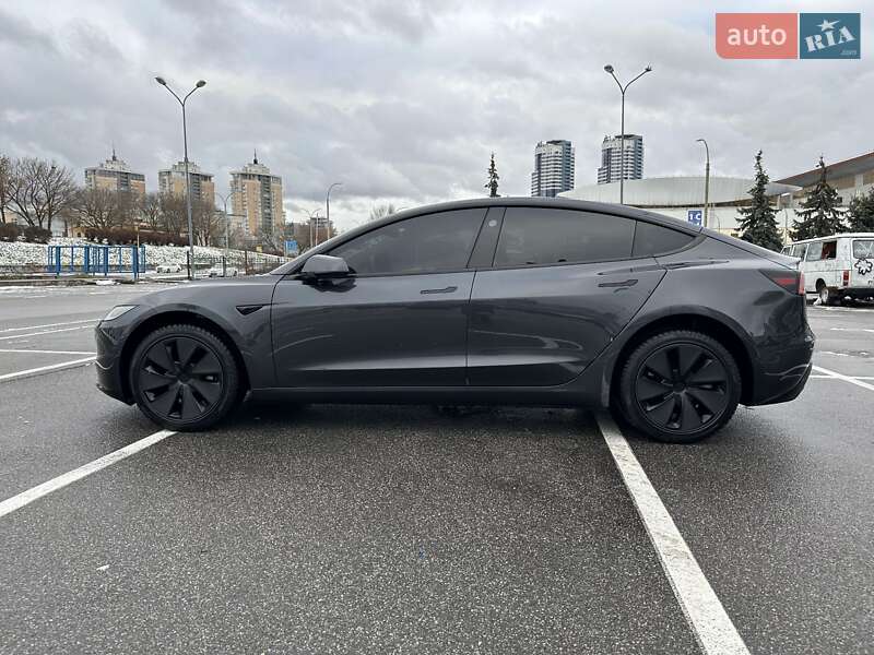 Седан Tesla Model 3 2025 в Киеве