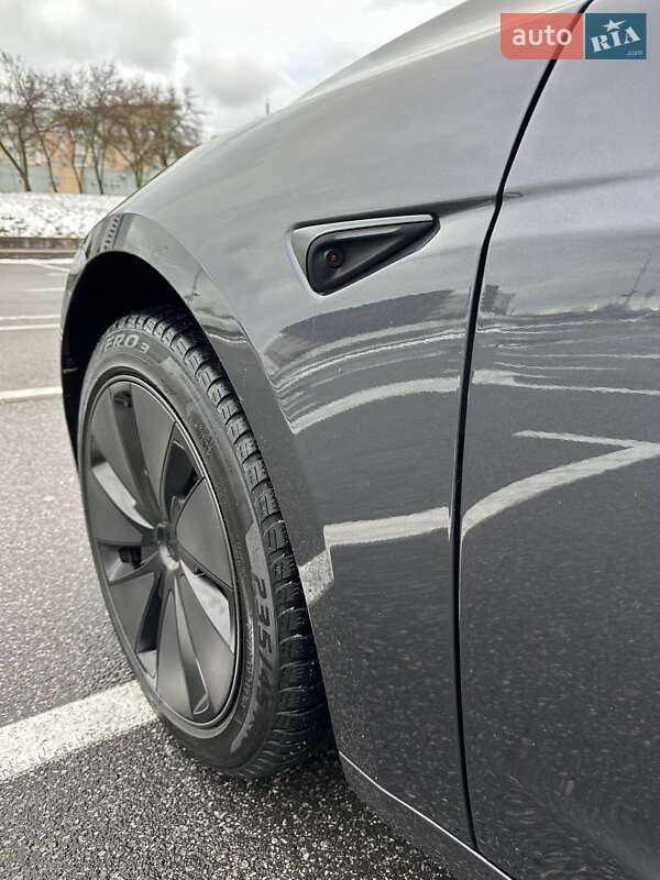 Седан Tesla Model 3 2025 в Киеве