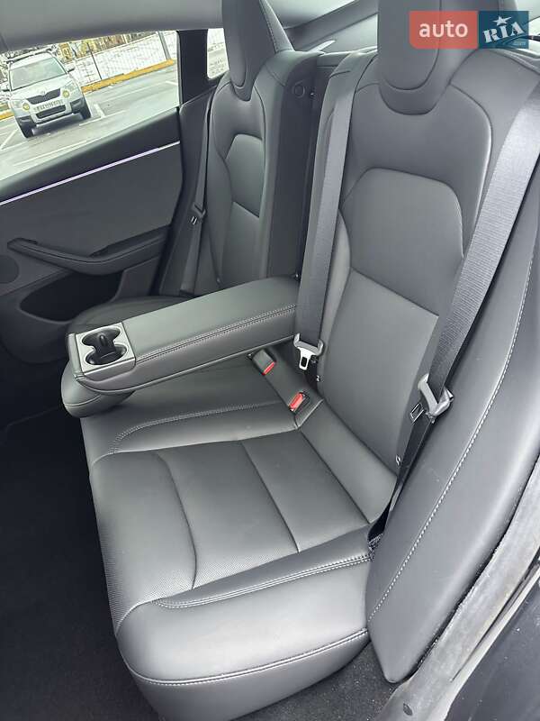 Седан Tesla Model 3 2025 в Киеве