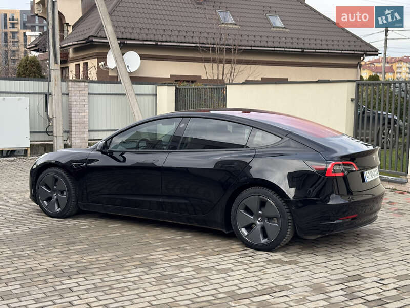 Седан Tesla Model 3 2018 в Ужгороді
