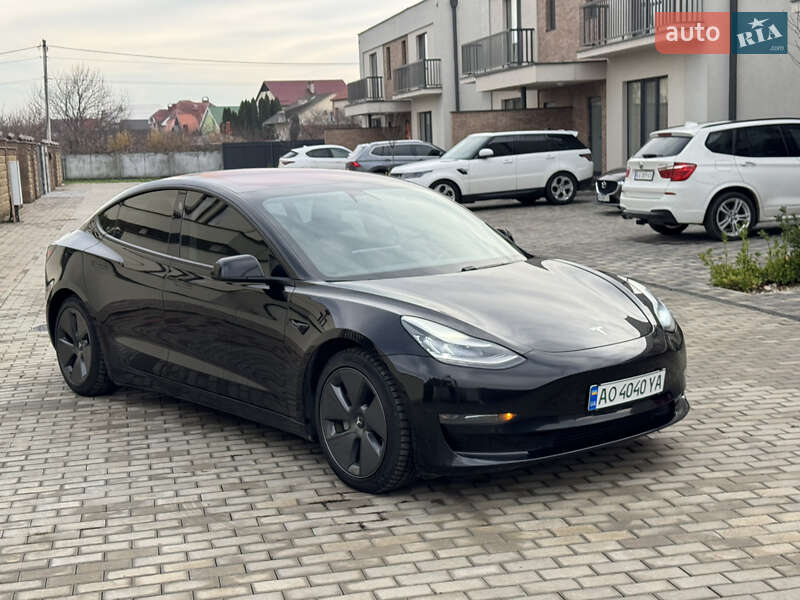 Седан Tesla Model 3 2018 в Ужгороді