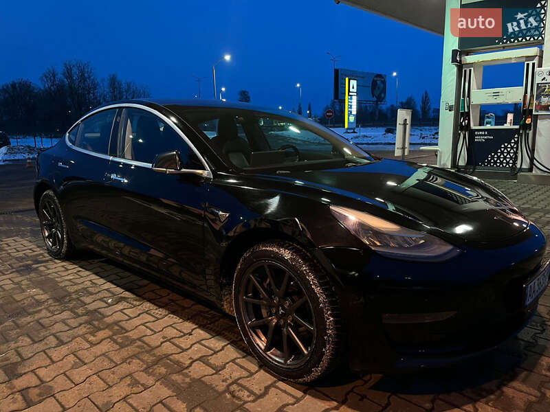Седан Tesla Model 3 2018 в Киеве