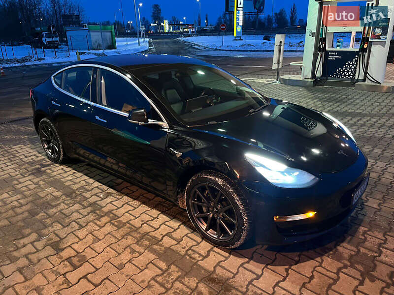 Седан Tesla Model 3 2018 в Киеве