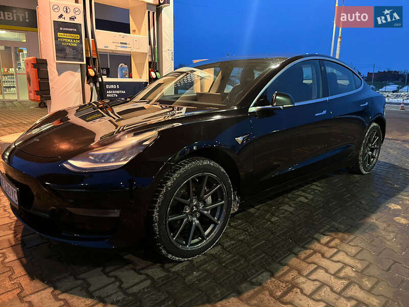 Седан Tesla Model 3 2018 в Киеве