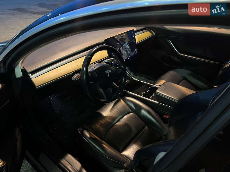 Седан Tesla Model 3 2018 в Киеве