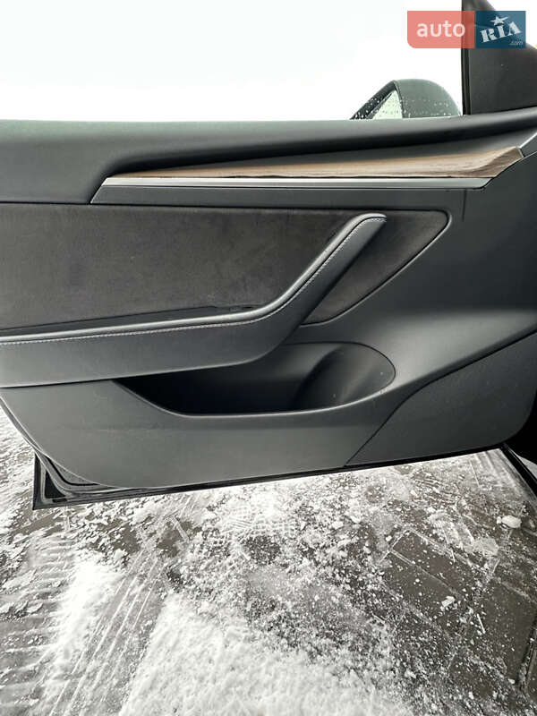 Седан Tesla Model 3 2022 в Днепре