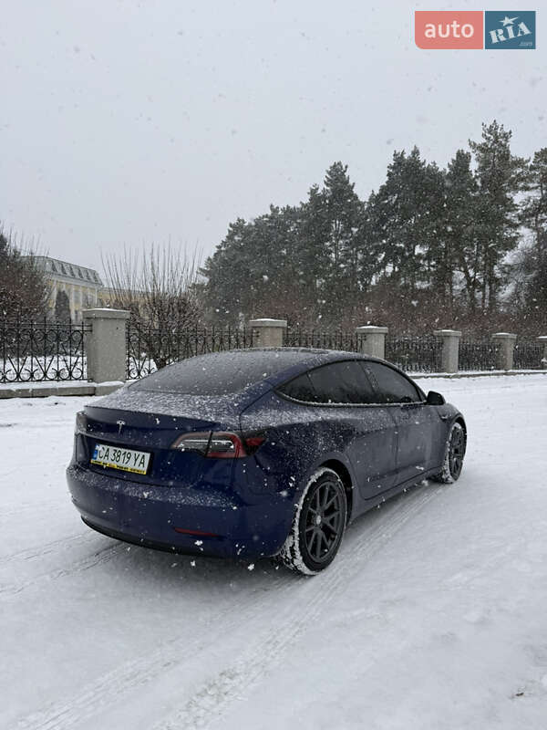 Седан Tesla Model 3 2022 в Умани