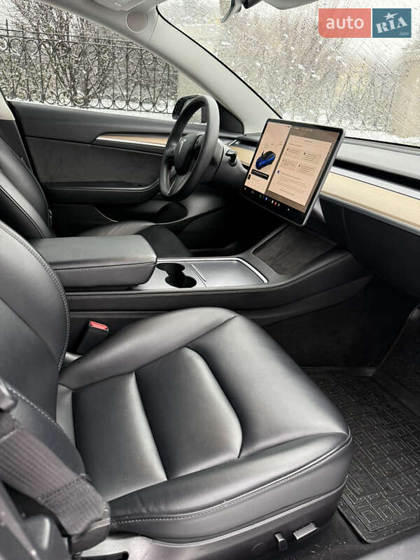 Седан Tesla Model 3 2022 в Умани