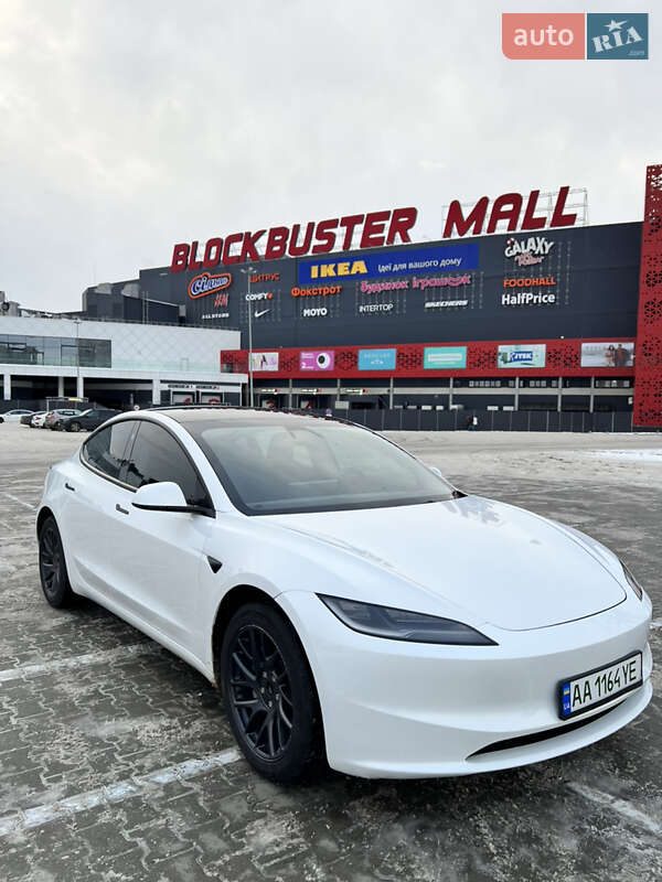 Седан Tesla Model 3 2025 в Києві