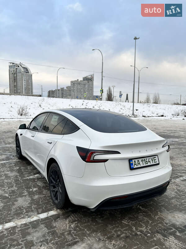 Седан Tesla Model 3 2025 в Києві