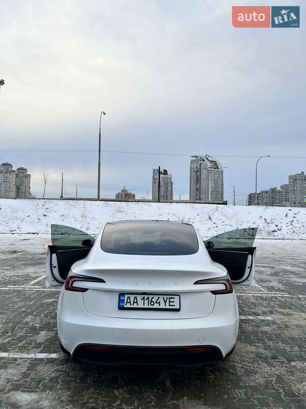 Седан Tesla Model 3 2025 в Києві