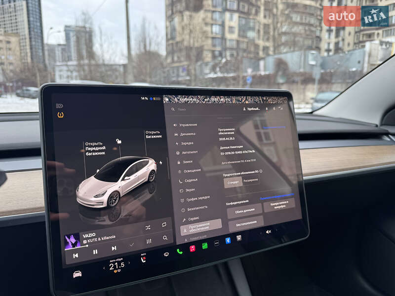 Седан Tesla Model 3 2022 в Киеве