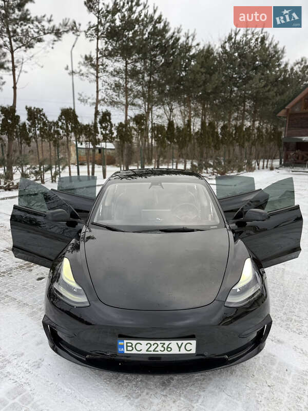 Седан Tesla Model 3 2022 в Львові