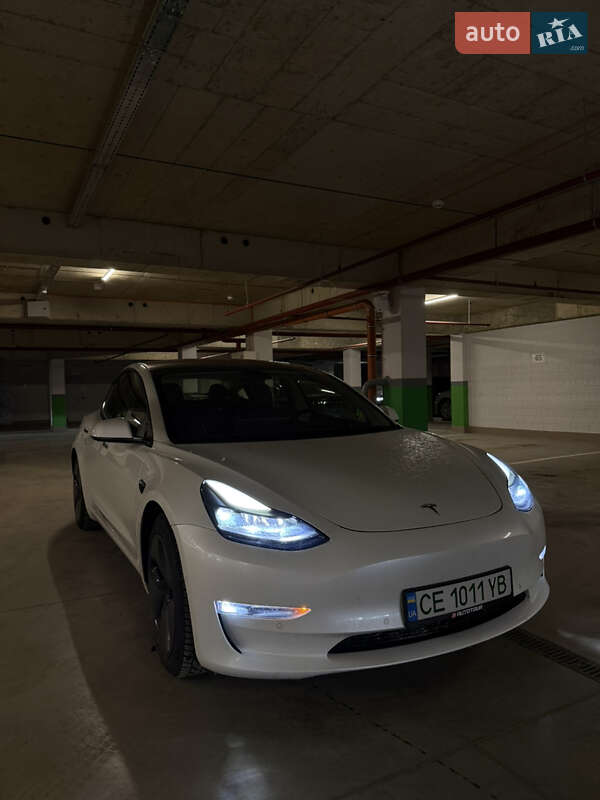 Седан Tesla Model 3 2021 в Черновцах