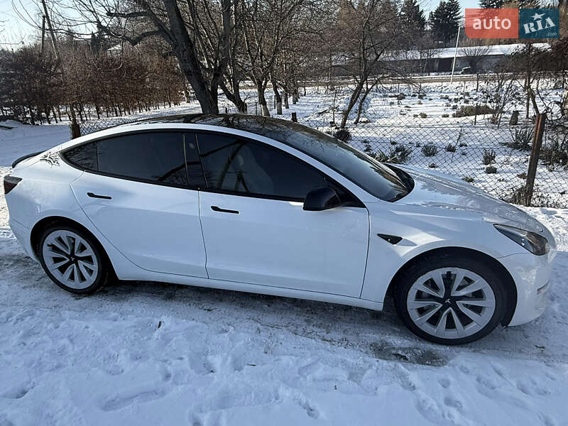 Седан Tesla Model 3 2022 в Львові