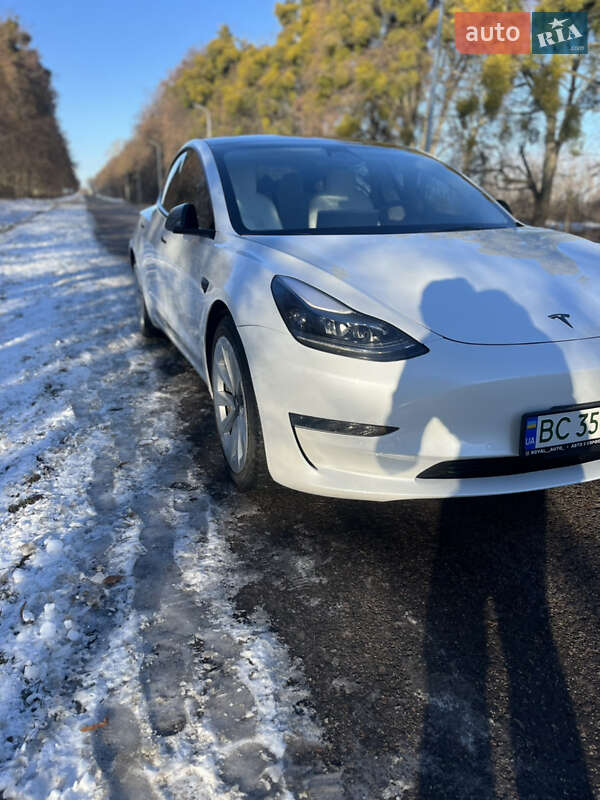 Седан Tesla Model 3 2022 в Львові