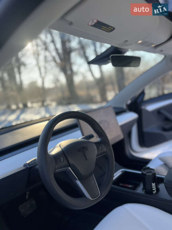 Седан Tesla Model 3 2022 в Львові