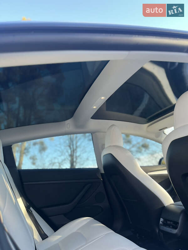 Седан Tesla Model 3 2022 в Львові