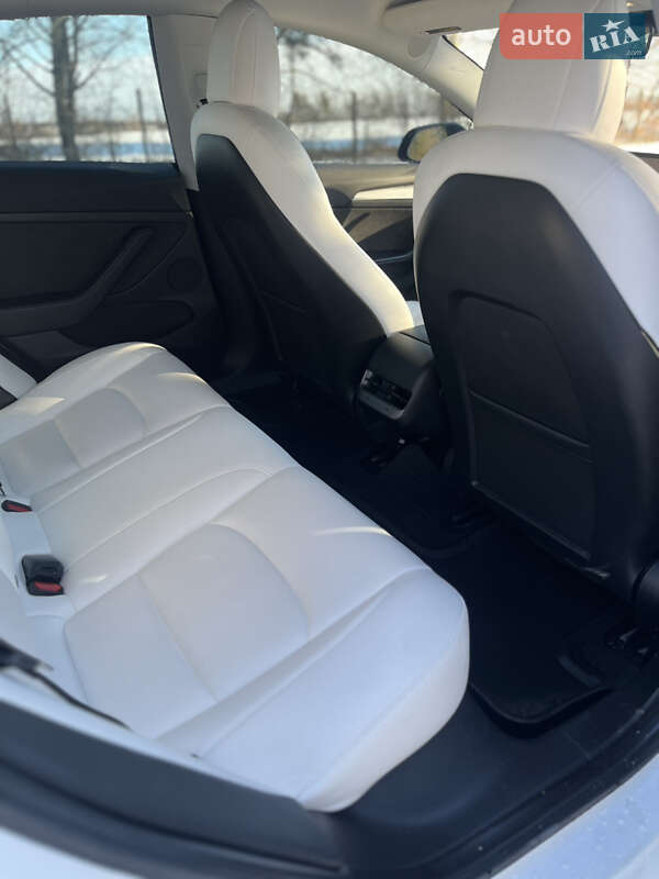 Седан Tesla Model 3 2022 в Львові
