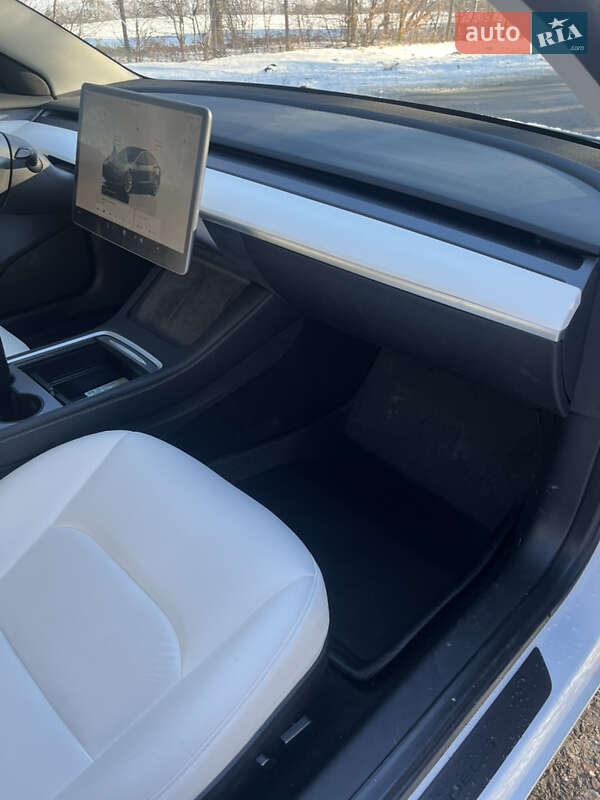 Седан Tesla Model 3 2022 в Львові