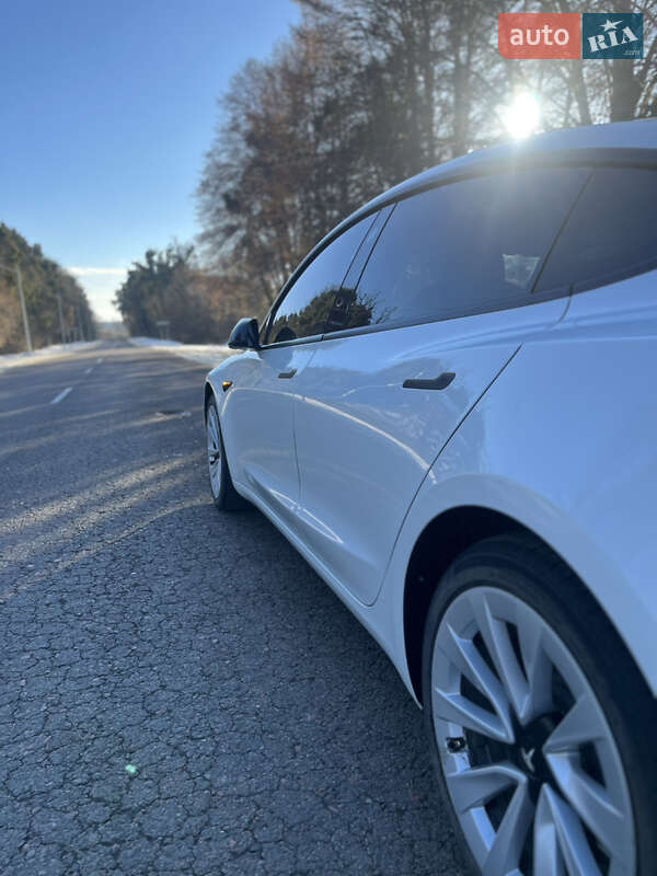 Седан Tesla Model 3 2022 в Львові