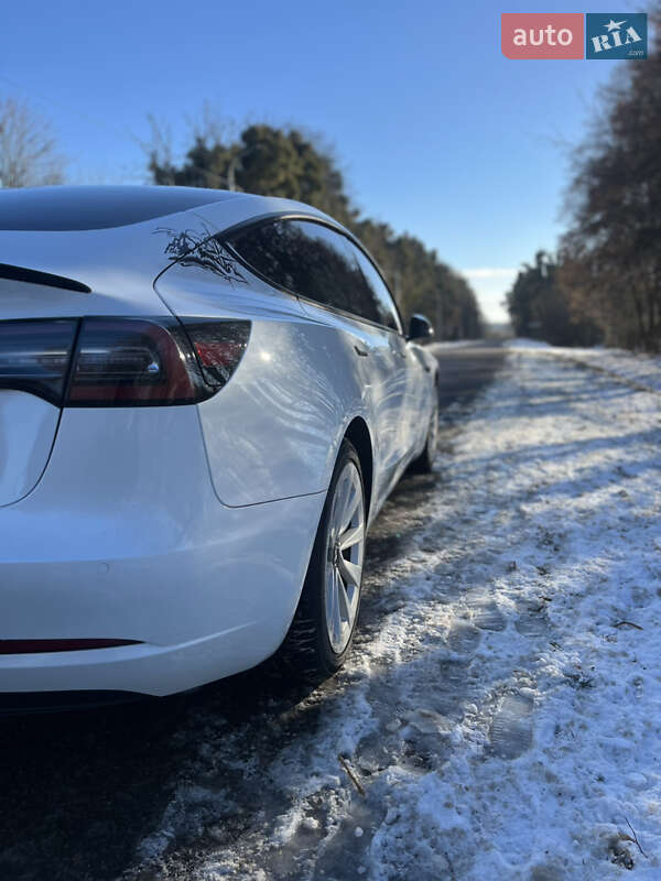 Седан Tesla Model 3 2022 в Львові