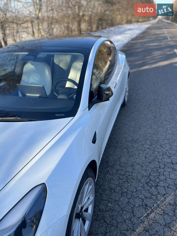 Седан Tesla Model 3 2022 в Львові