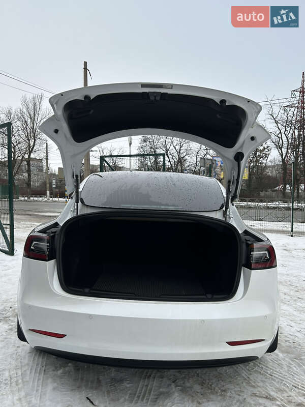 Седан Tesla Model 3 2020 в Кропивницькому