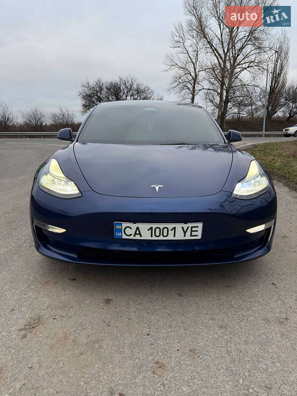 Седан Tesla Model 3 2022 в Золотоноші