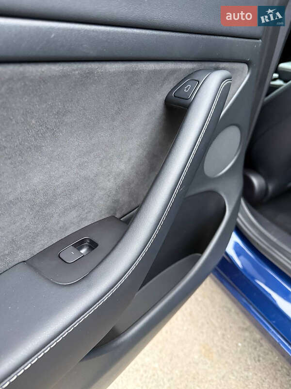 Седан Tesla Model 3 2022 в Золотоноші