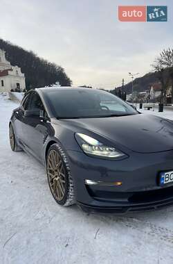 Седан Tesla Model 3 2021 в Львові