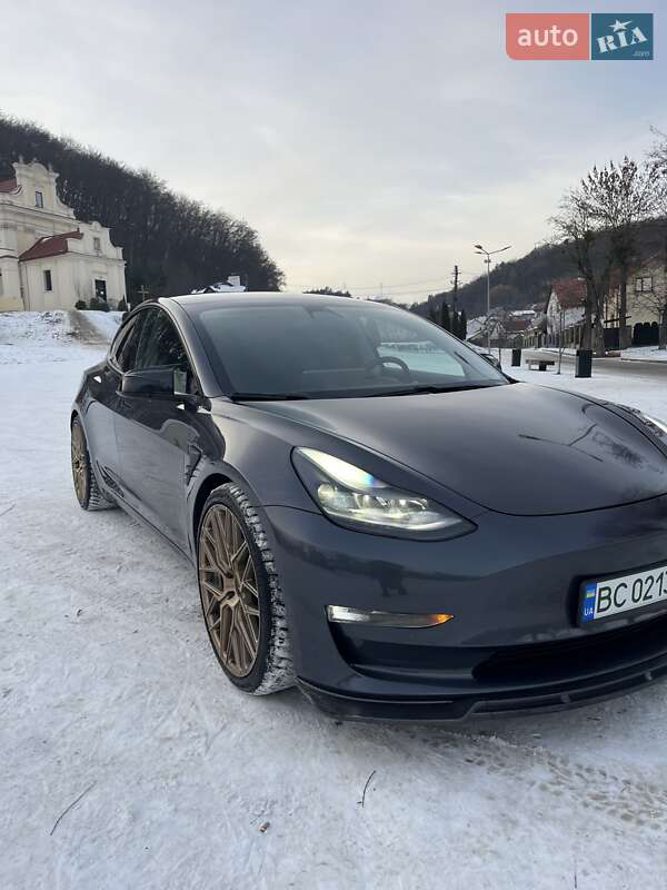 Седан Tesla Model 3 2021 в Львові