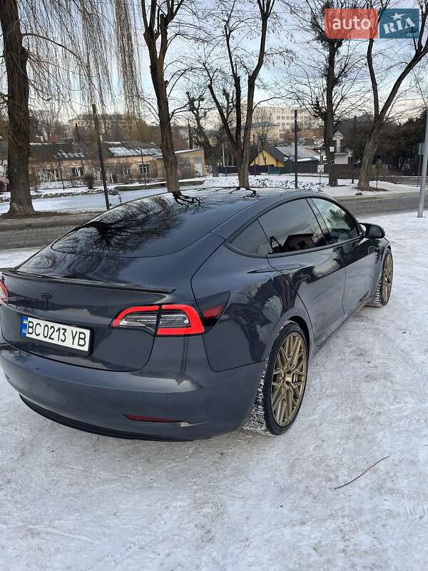 Седан Tesla Model 3 2021 в Львові