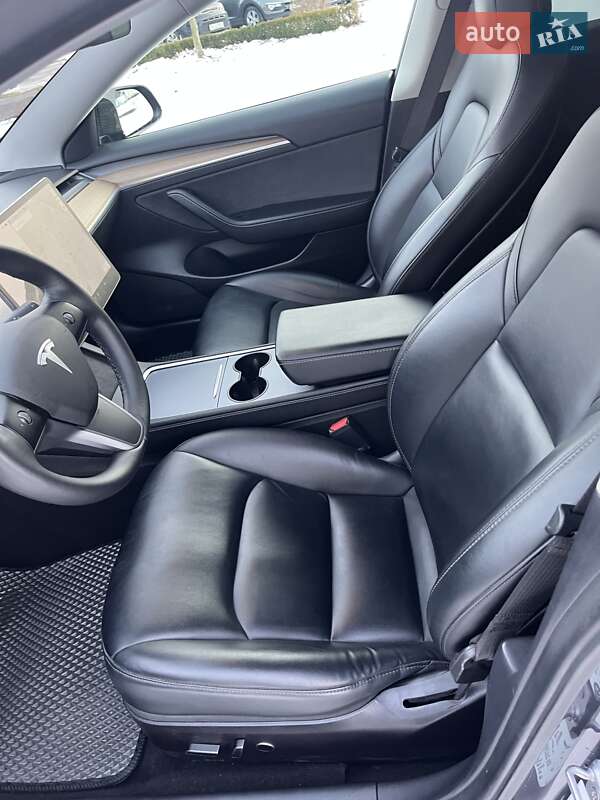 Седан Tesla Model 3 2021 в Львові