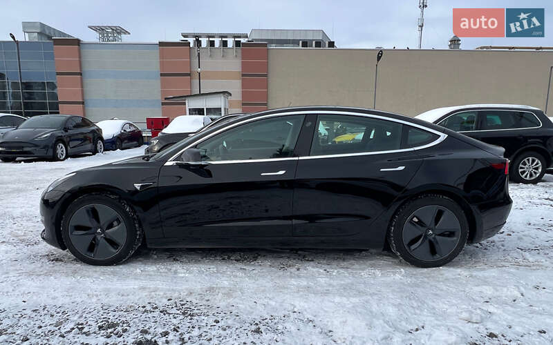 Седан Tesla Model 3 2020 в Львове
