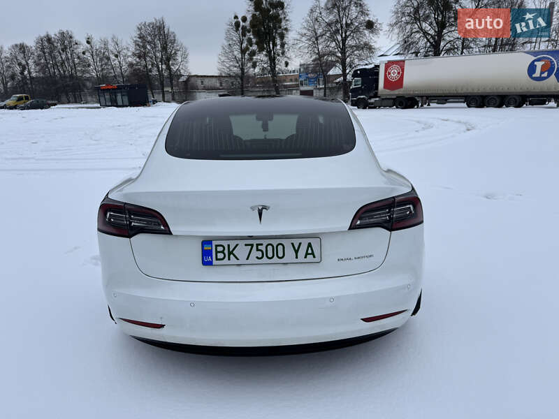 Седан Tesla Model 3 2019 в Ровно